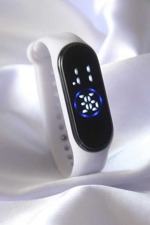 Beyaz Renk Silikon Kordonlu Dijital Dokunmatik Saat - 0