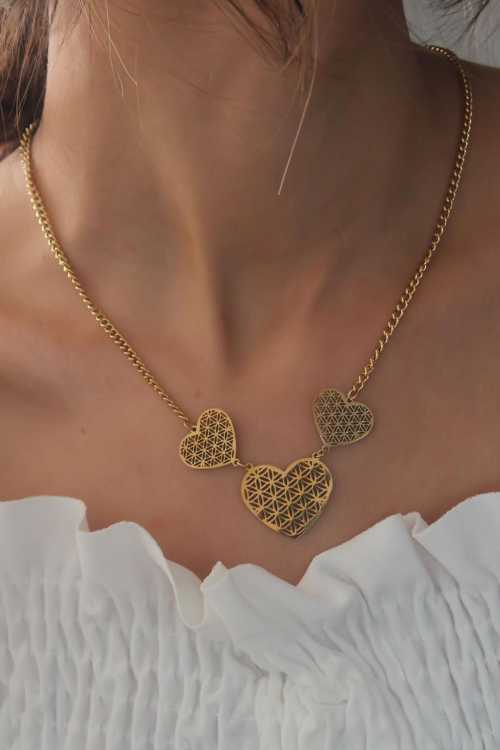 Çelik Gold Renk Motif İşleme 3'lü Kalp Figür Kadın Kolye